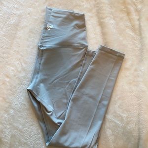 Light grey leggings. Great condition! Size small
